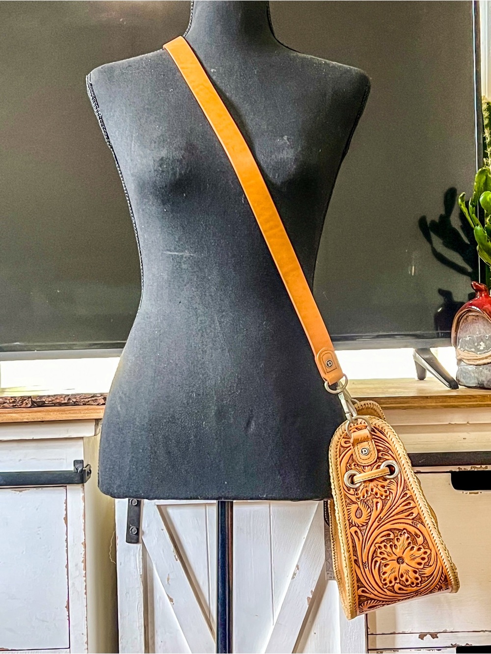 Double D Ranch Stirrup Crossbody with Dust Bag - Picture 3 of 16